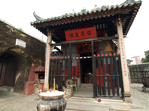 pb189701_x.jpg